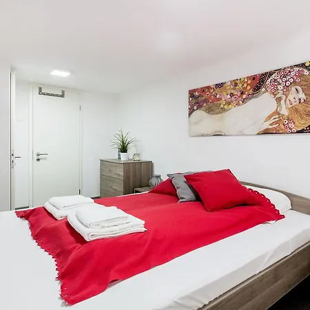 E-52 In Center Appartement *