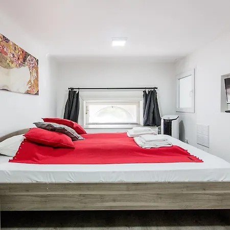 Apartment E-52 In Center *